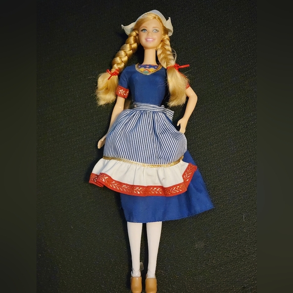 Dolls of the World Pink Label Barbie Holland 2011 and 2013 Girl account Barbie - Picture 2 of 6